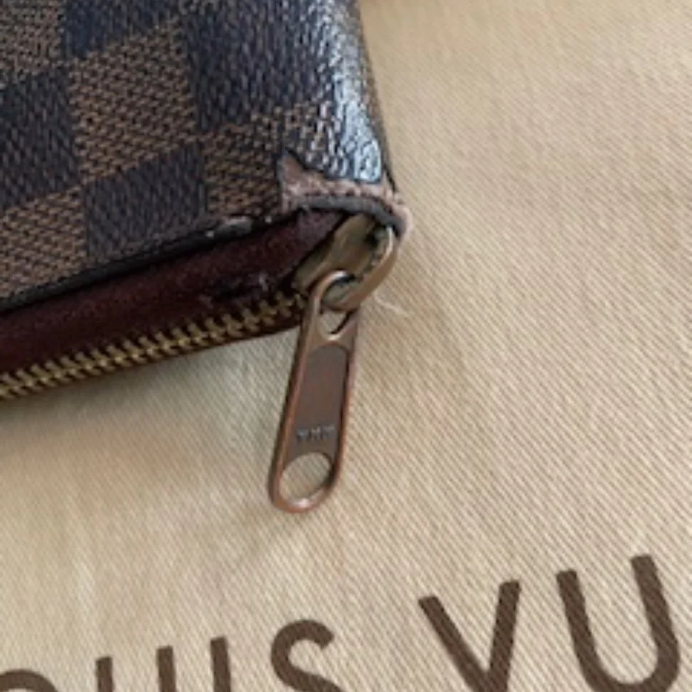 AUTHENTIC Louis Vuitton Zippy Organizer Damier Wallet with dust bag and box - Picture 9 of 13